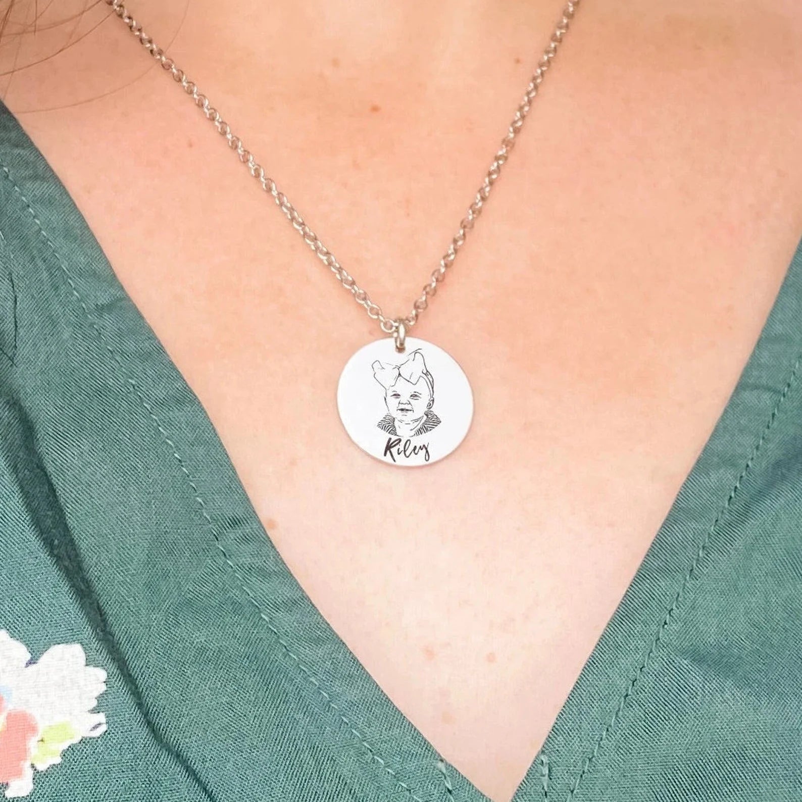 Custom Portrait Necklace with Name – Personalized Memorial Jewelry for Loved Ones